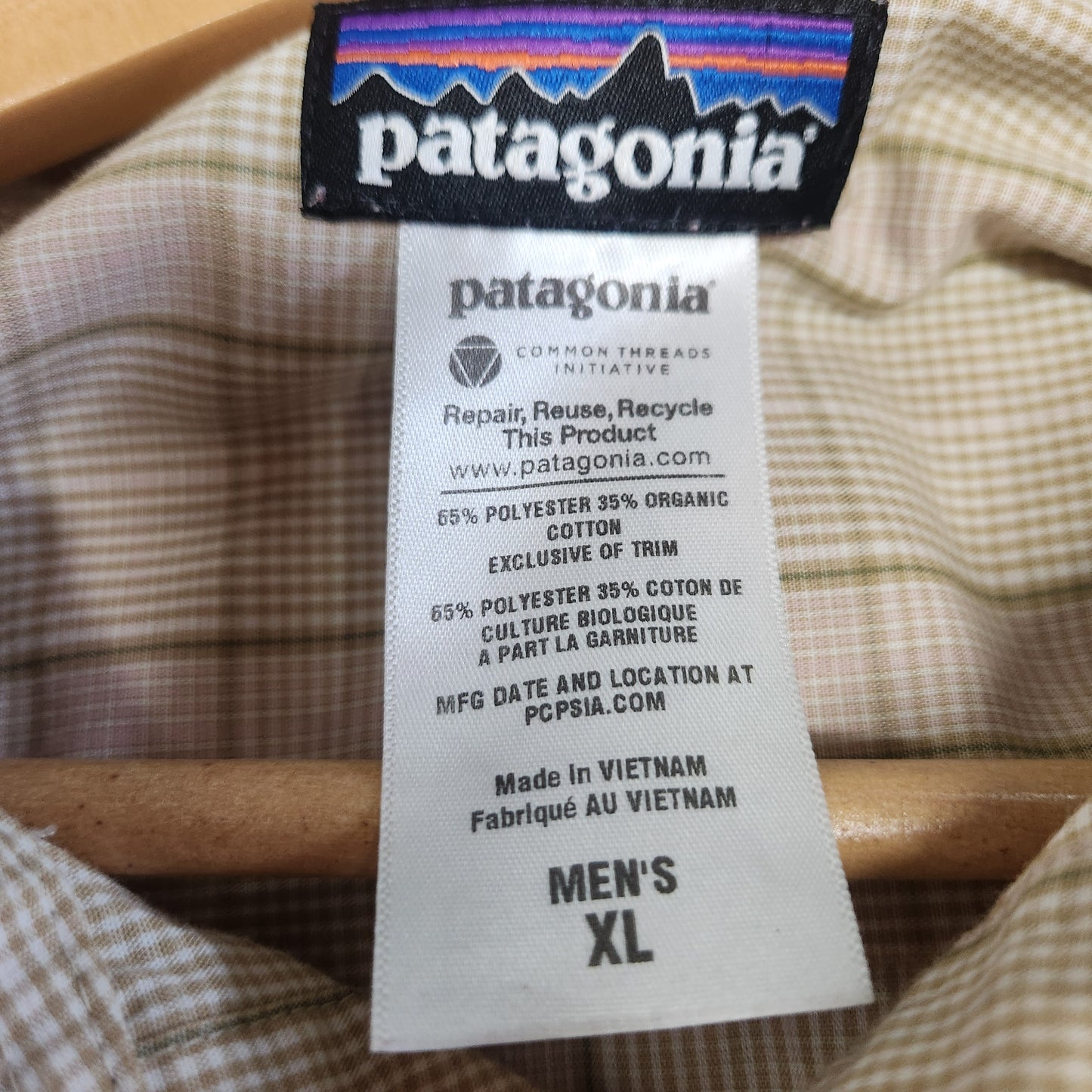Patagonia Outdoor Hiking Long Sleeve Men's Button Up Shirt Plaid - Size XL