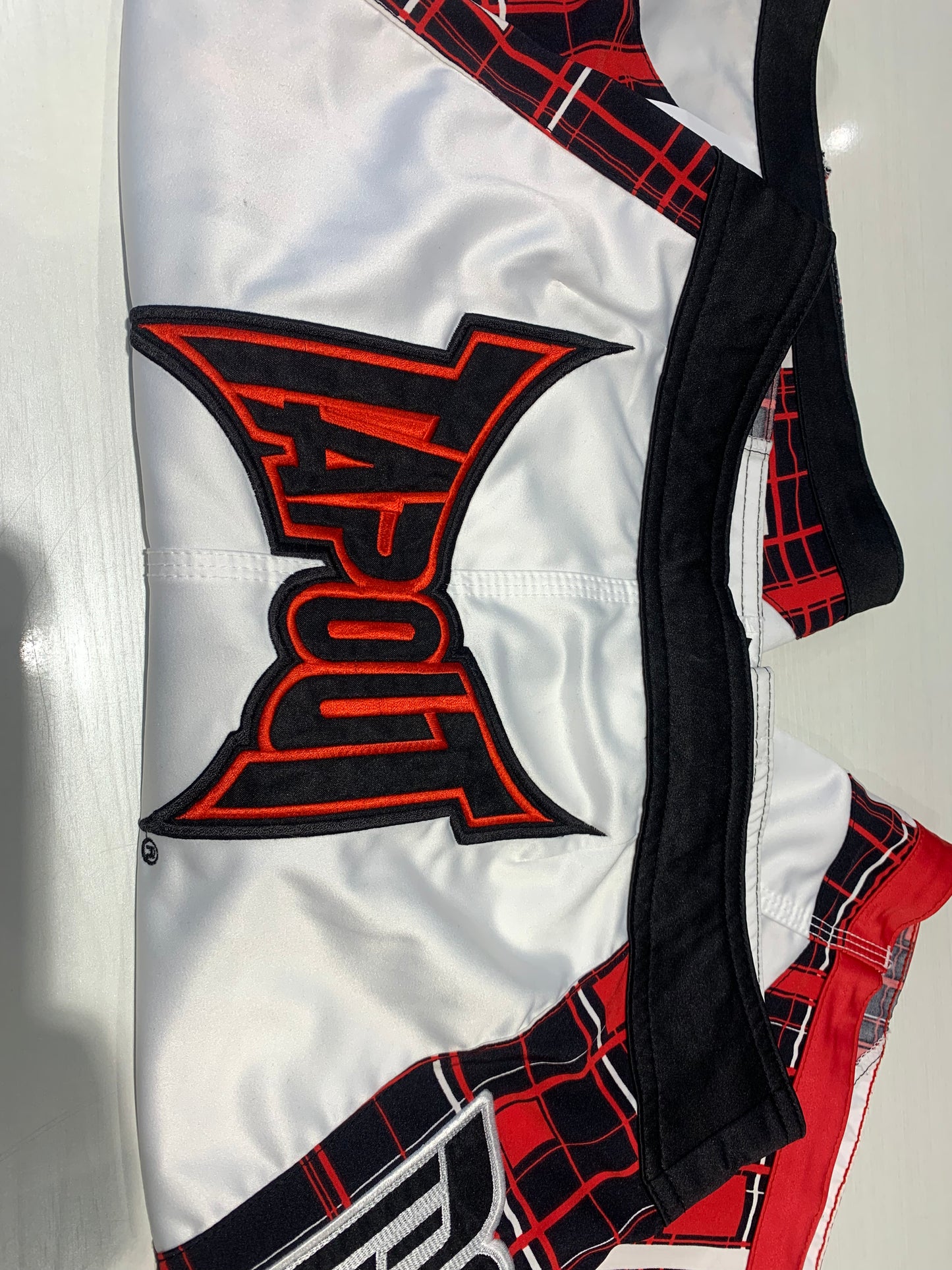 Tap Out MMA Ultimate Fighter Shorts White/Red - Men's Size Small