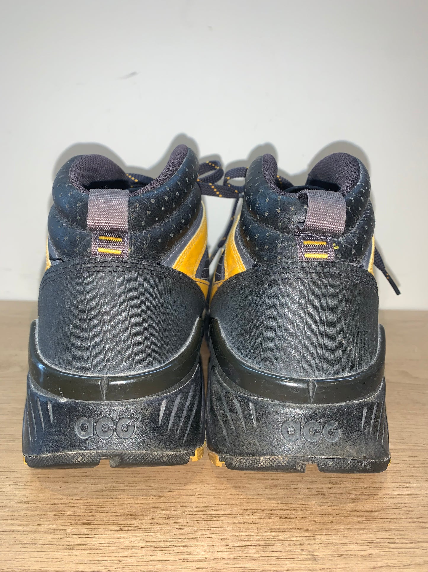 Nike ACG Boots Shoes Vintage Yellow/Black - Men’s Shoe Size 10.5