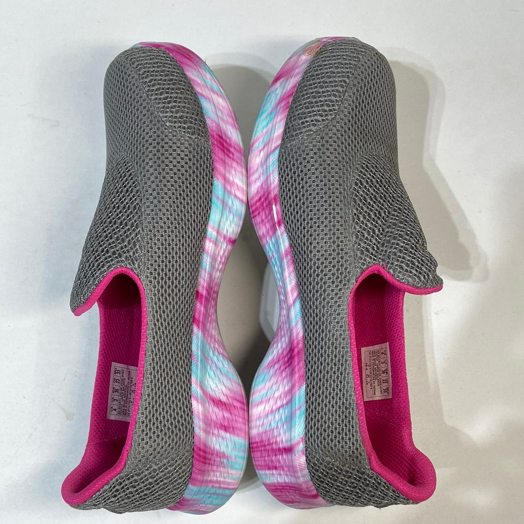 Sketchers Go Walk Slip On Women's Shoes Grey - Size 4
