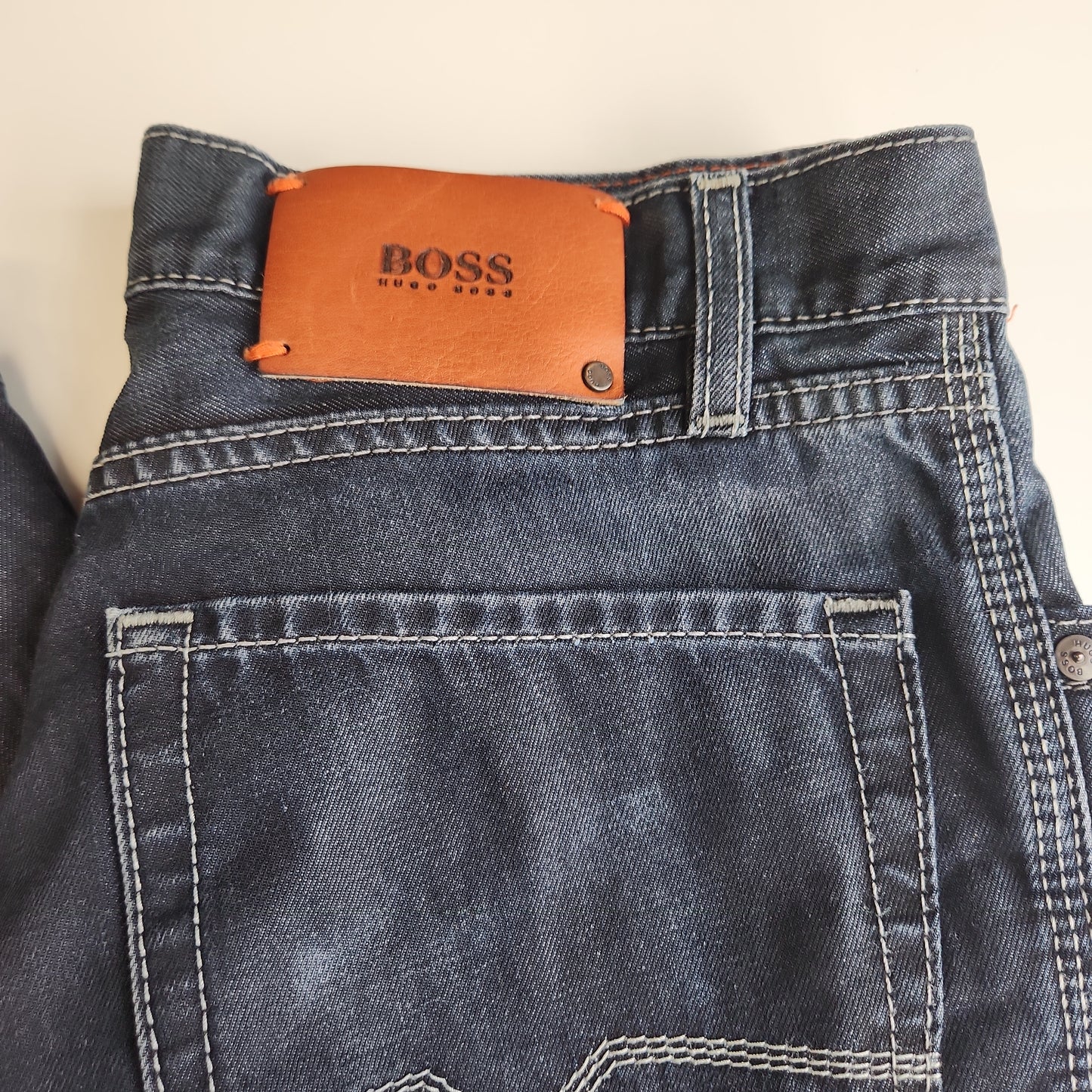 Hugo Boss Straight Leg Jeans Dark Washed - 32 x 34