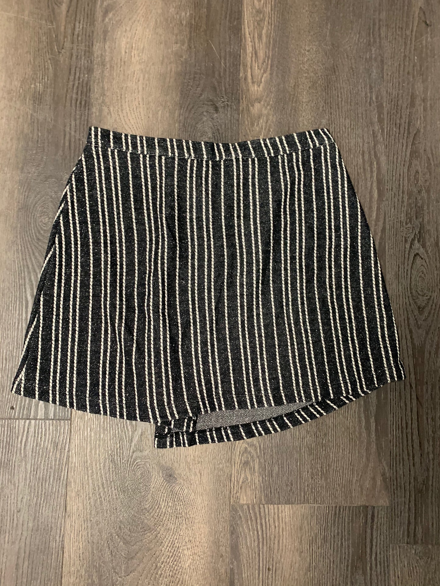 Urban Outfitters Skirt White/Black - Size Medium
