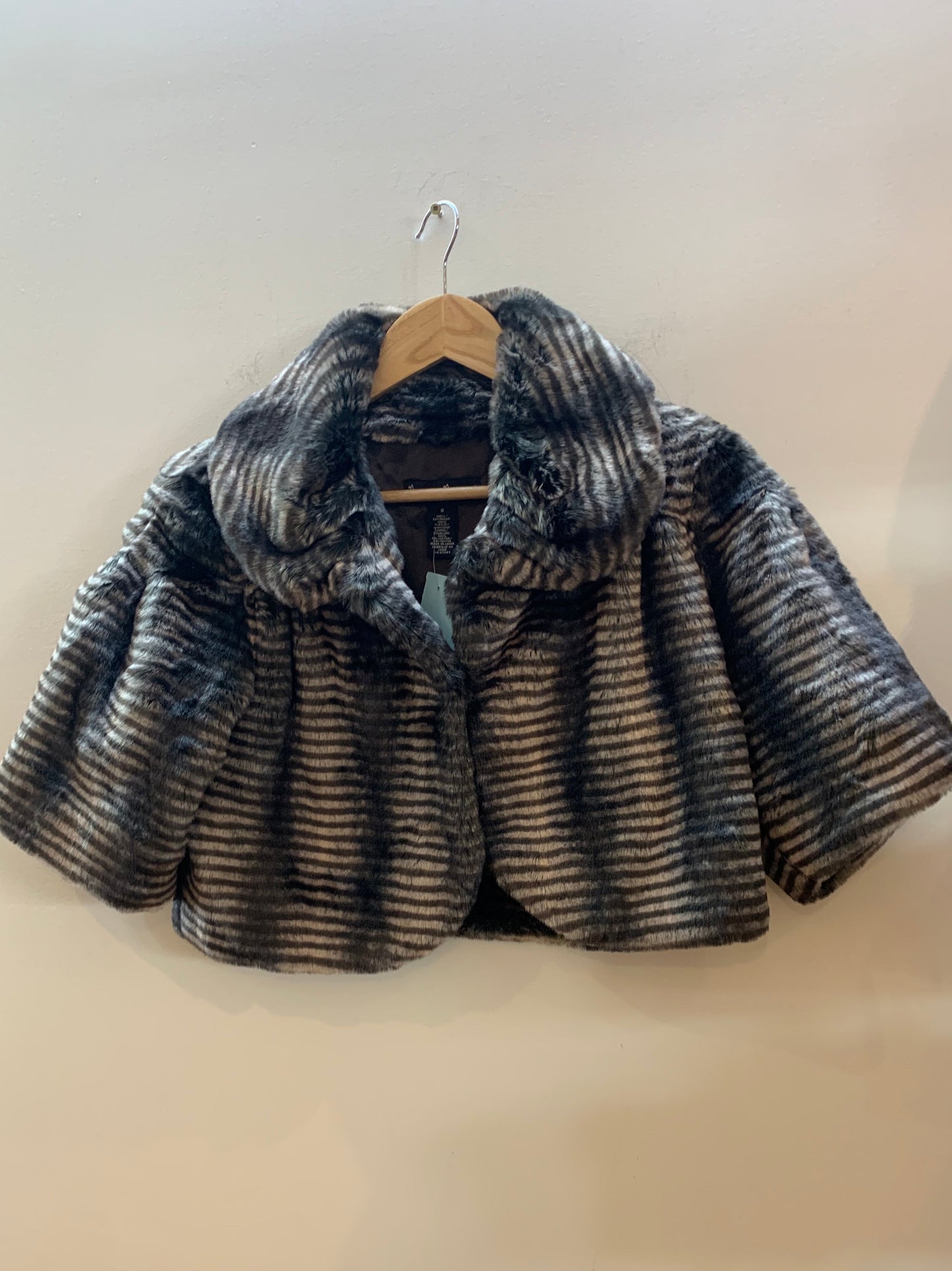 Mercer & Madison Faux Fur Cropped Vest Grey/Black - Size Small