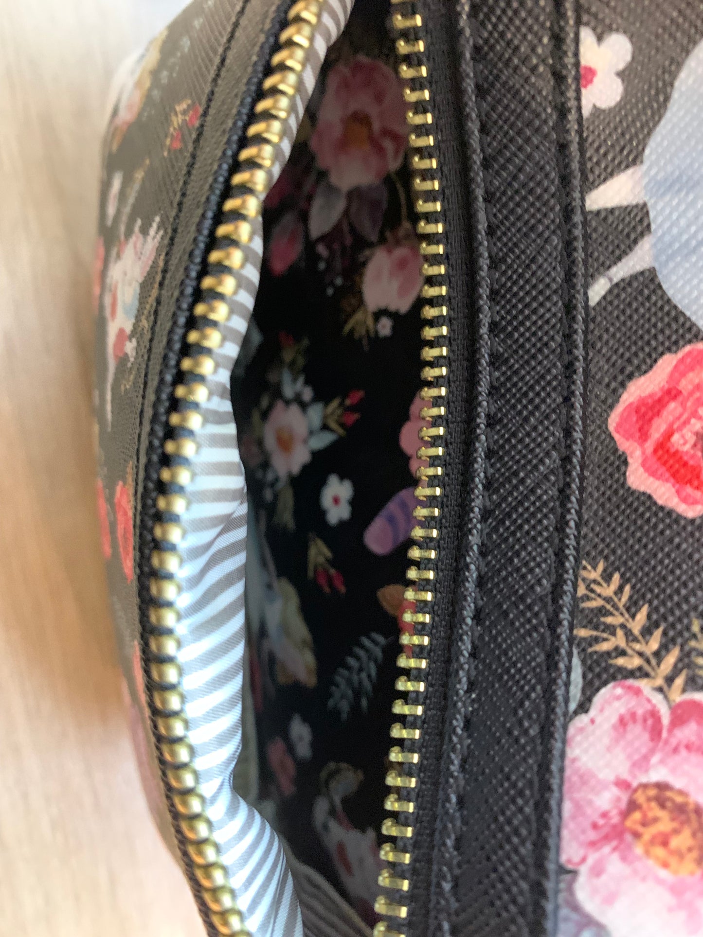 Alison In Wonderland Lounge Fly Back Pack