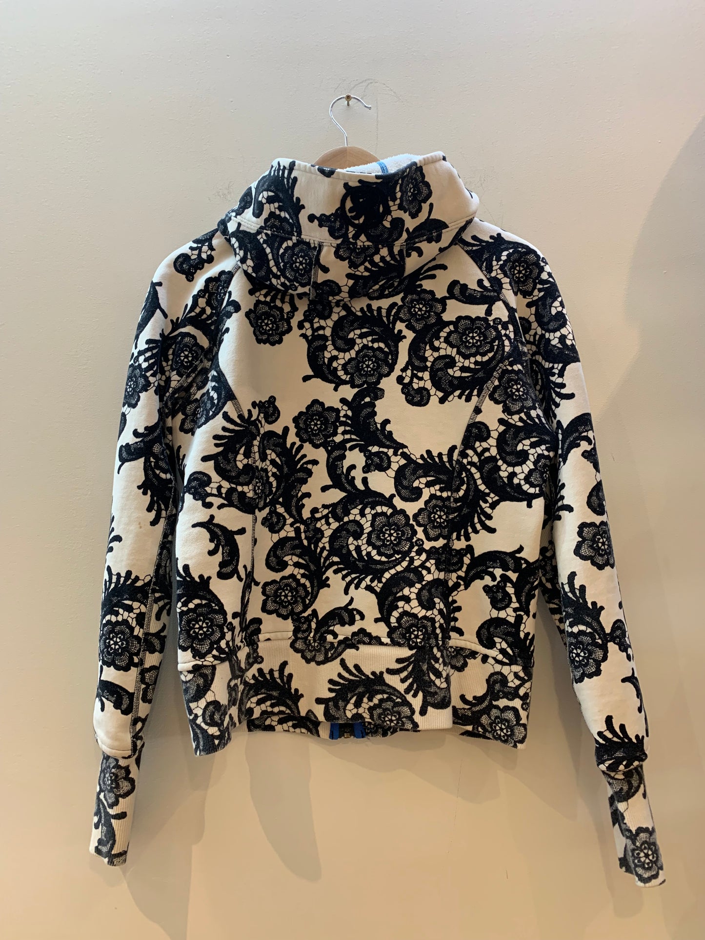 Lululemon Classic Scuba black white floral Hoodie - Women's Size 6