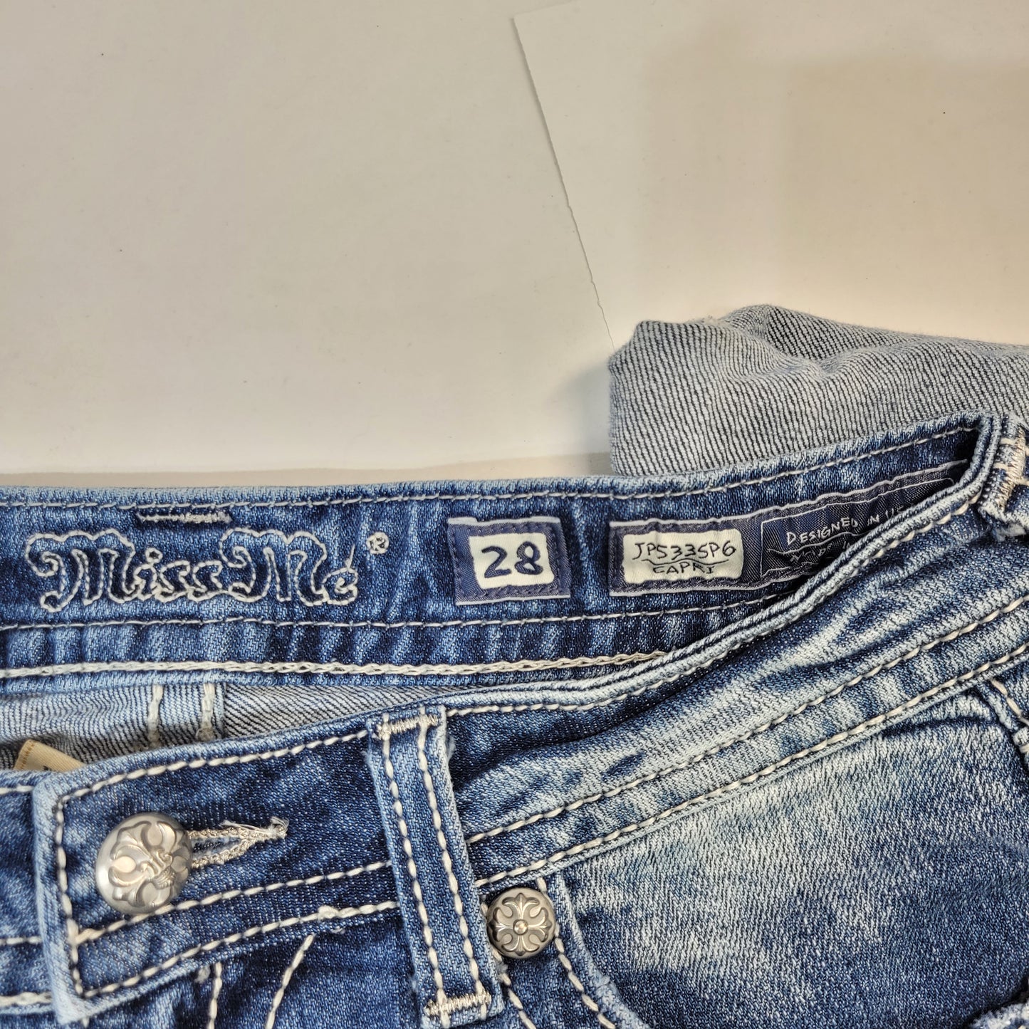Miss Me Women's Denim Capris Jeans Light Washed - Medium