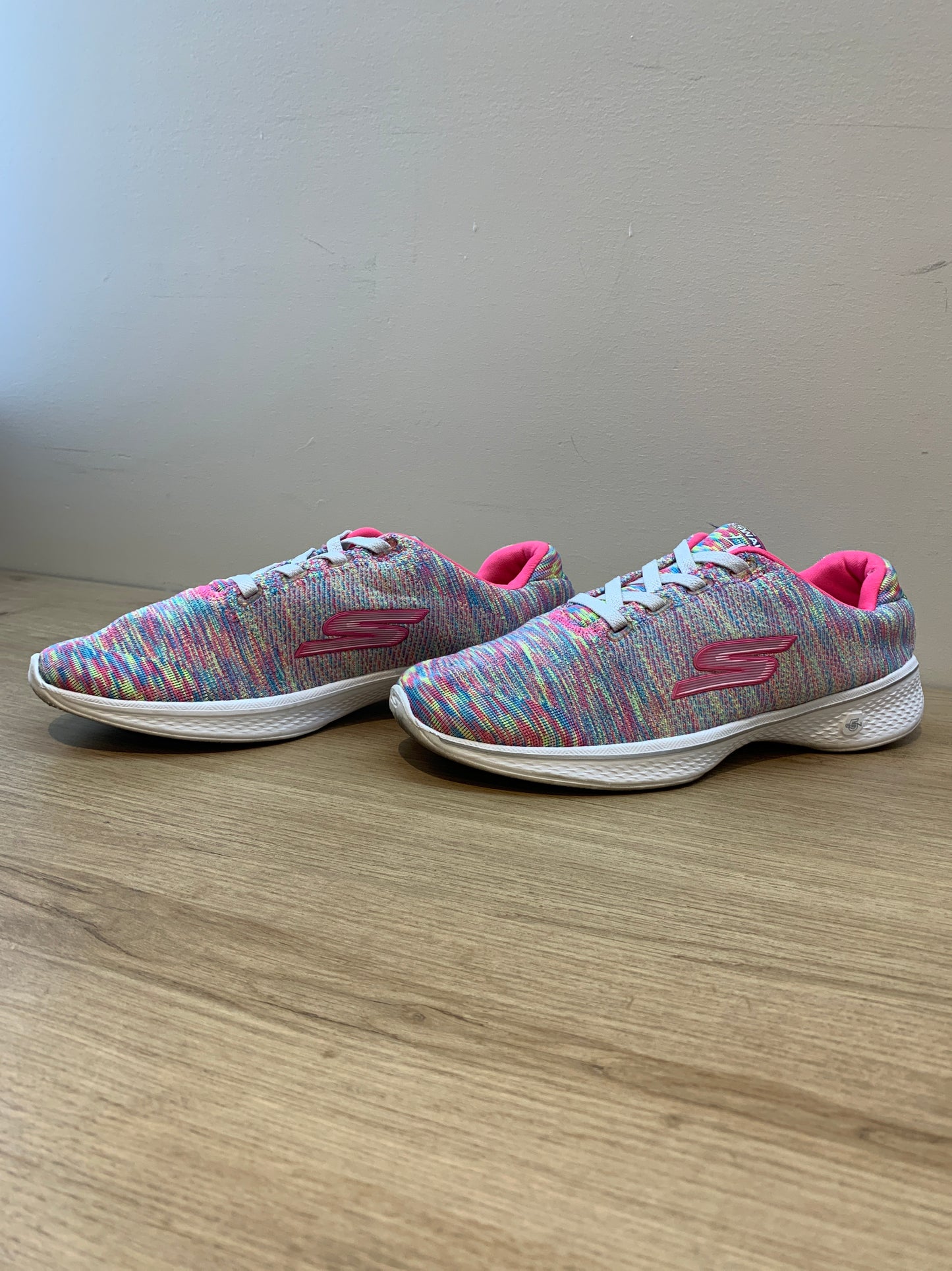 Skechers Performance Go Walk 4 Cherish Sneaker - Women's US Size 8.5