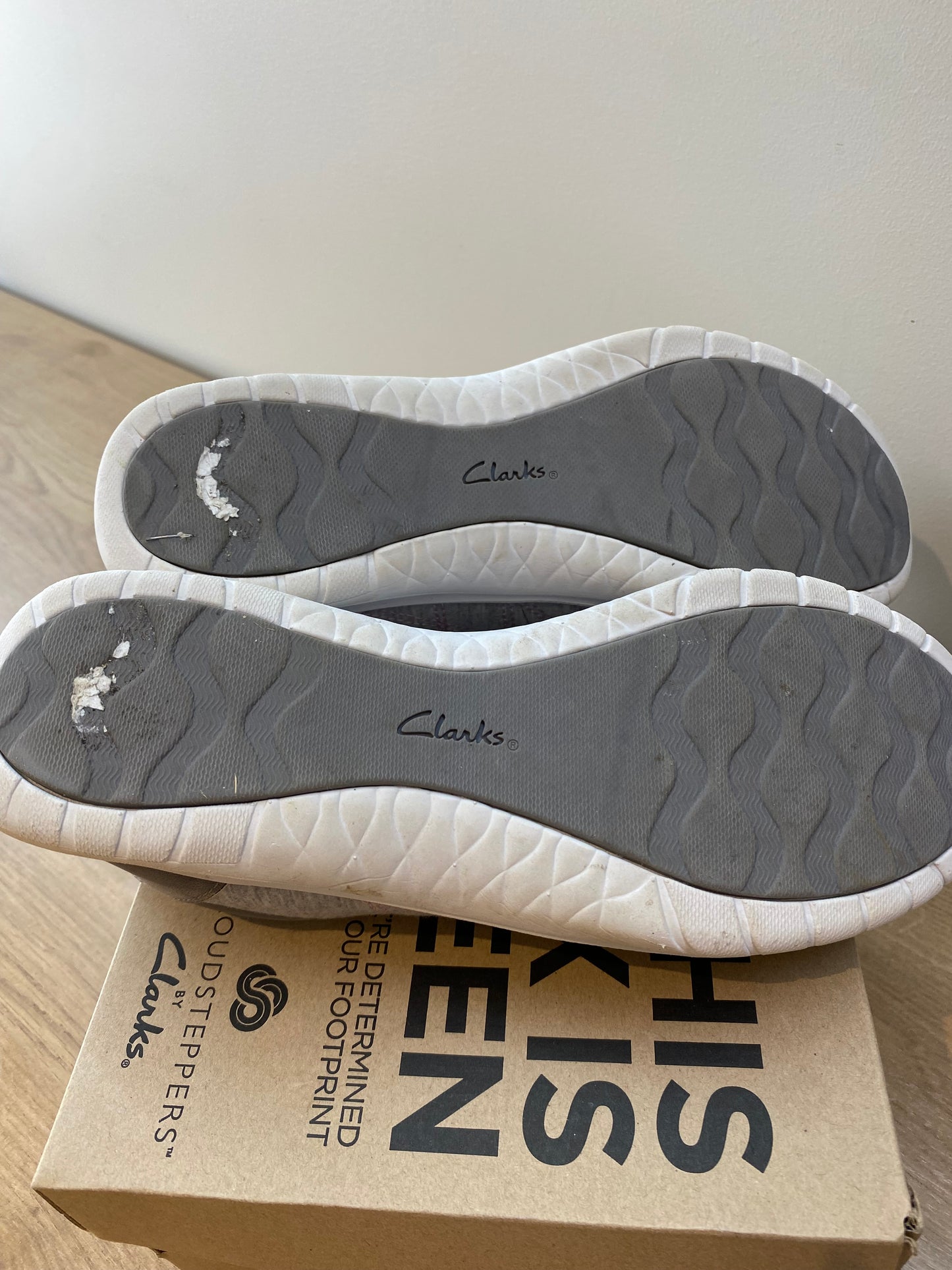 Cloudsteppers By Clarks Sneakers Gray - Women's Size 8