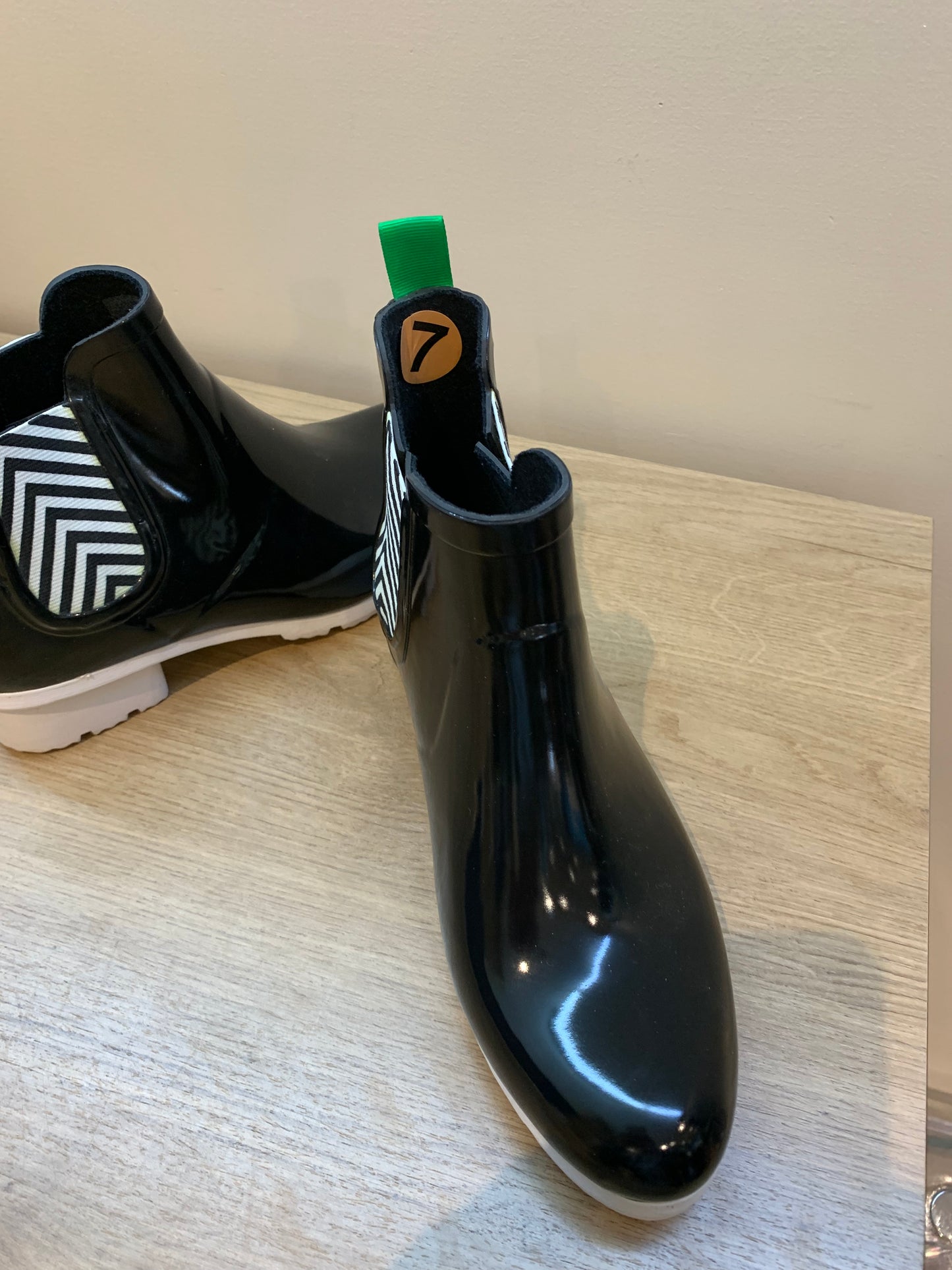 Cougar Kensington Chelsea Rain Boots Glossy Black (Brandnew) - US Size 7