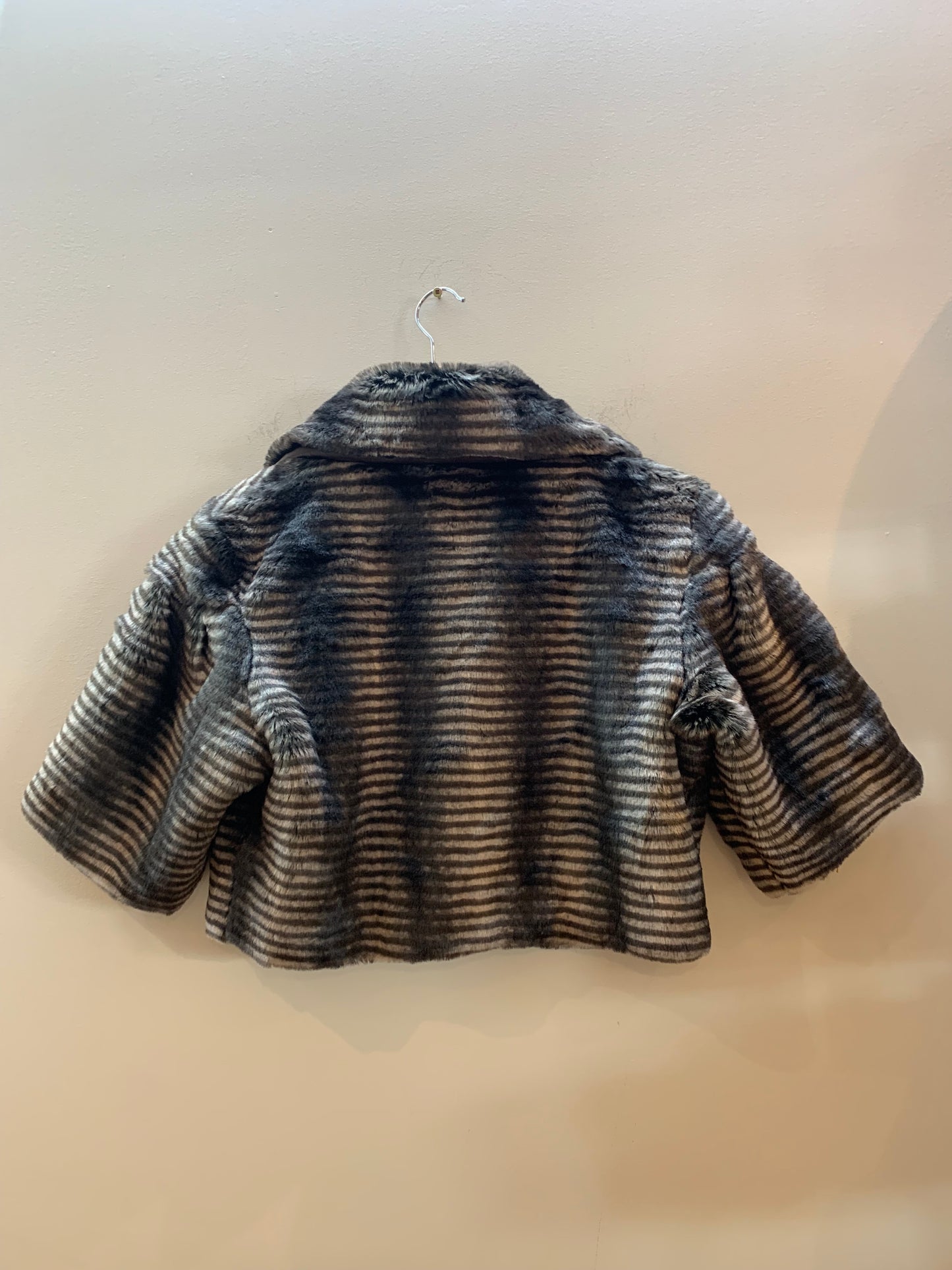 Mercer & Madison Faux Fur Cropped Vest Grey/Black - Size Small