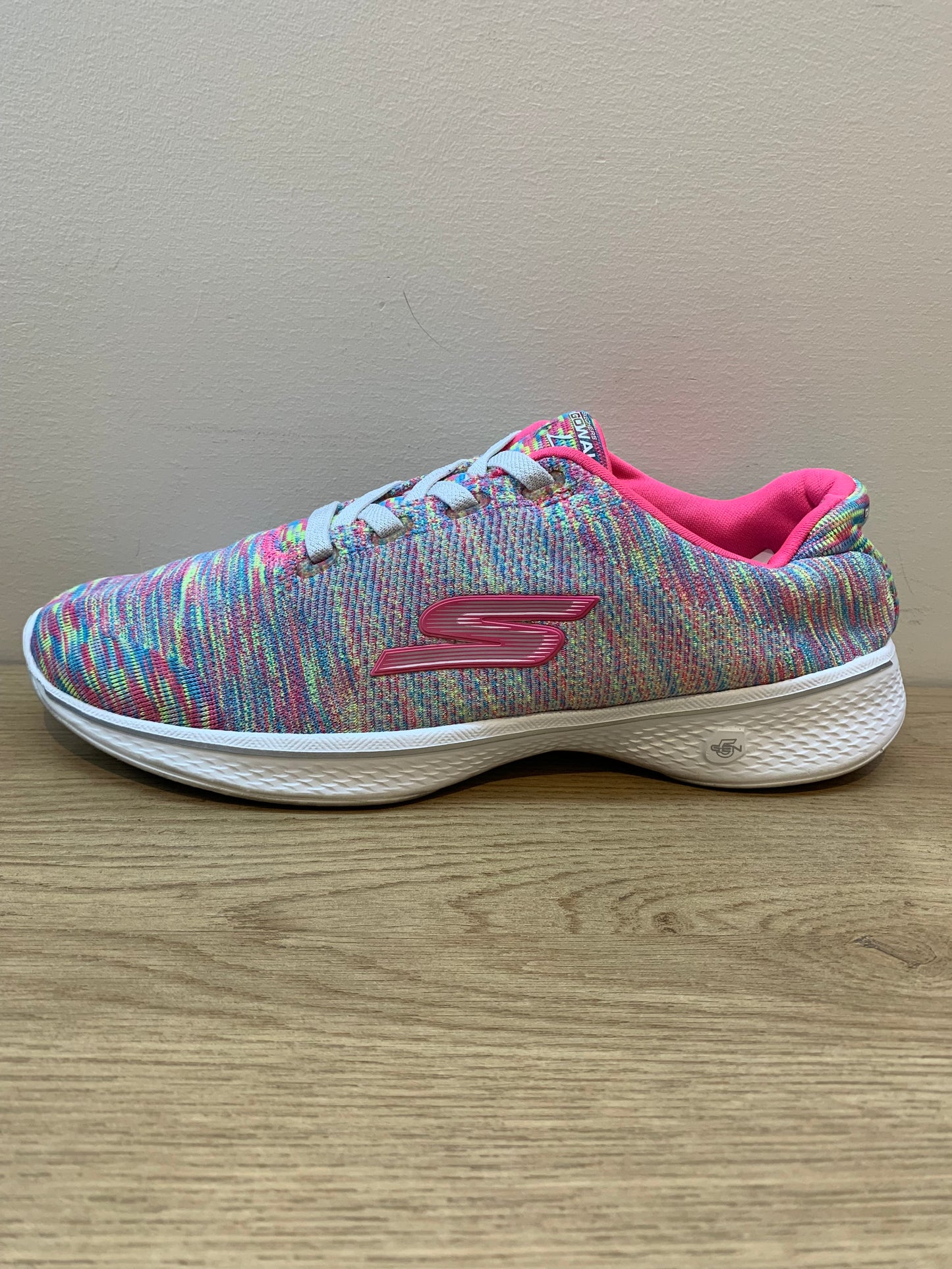 Skechers Performance Go Walk 4 Cherish Sneaker - Women's US Size 8.5