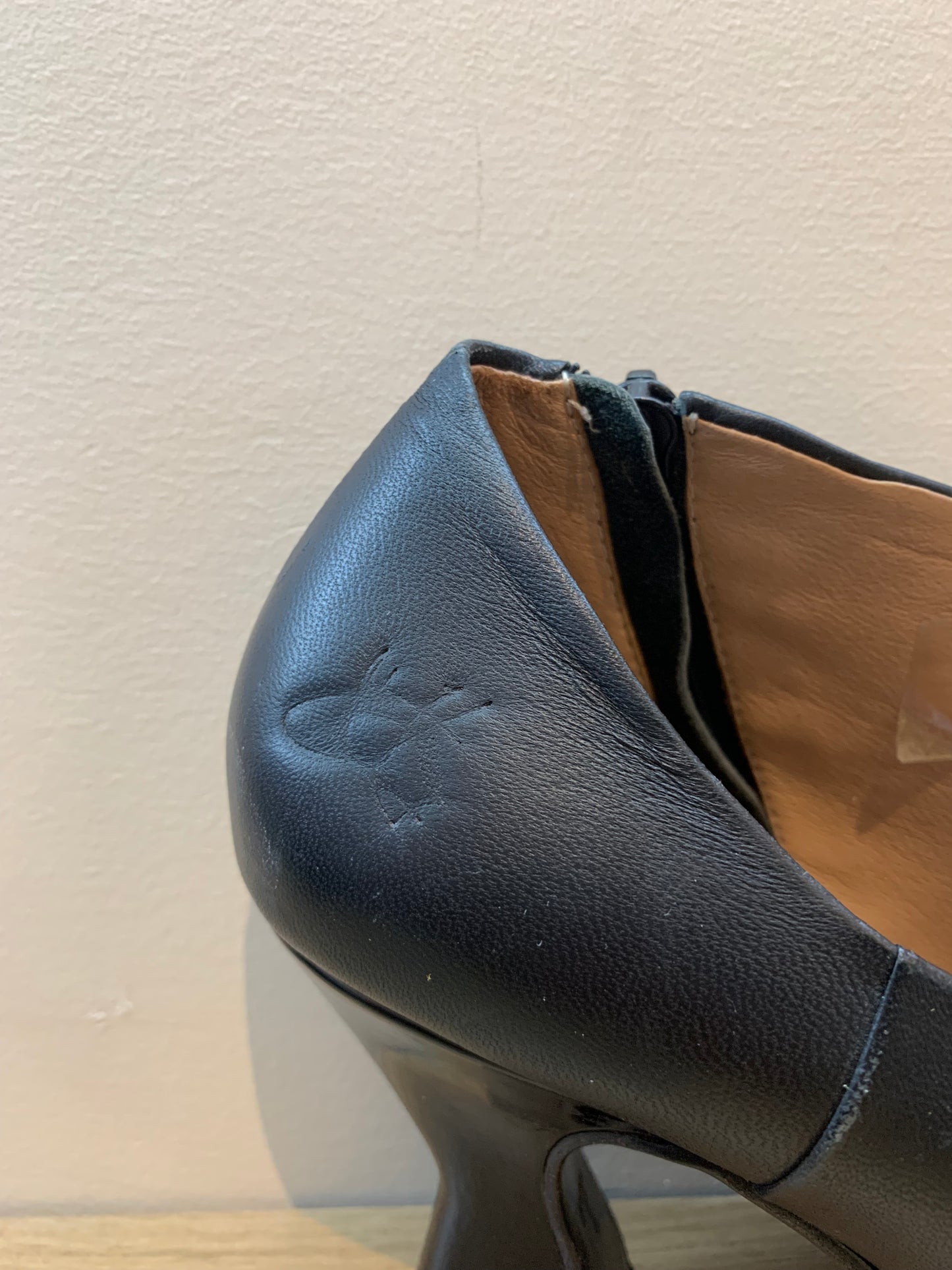 John Fluevog Poser EdieSexy Asymmetrical Leather Pumps 6.5
