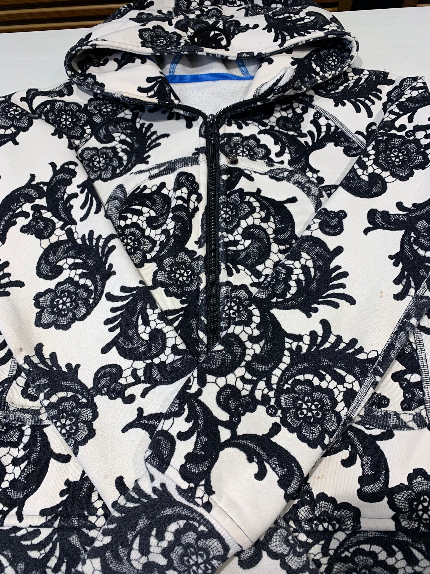 Lululemon Classic Scuba black white floral Hoodie - Women's Size 6