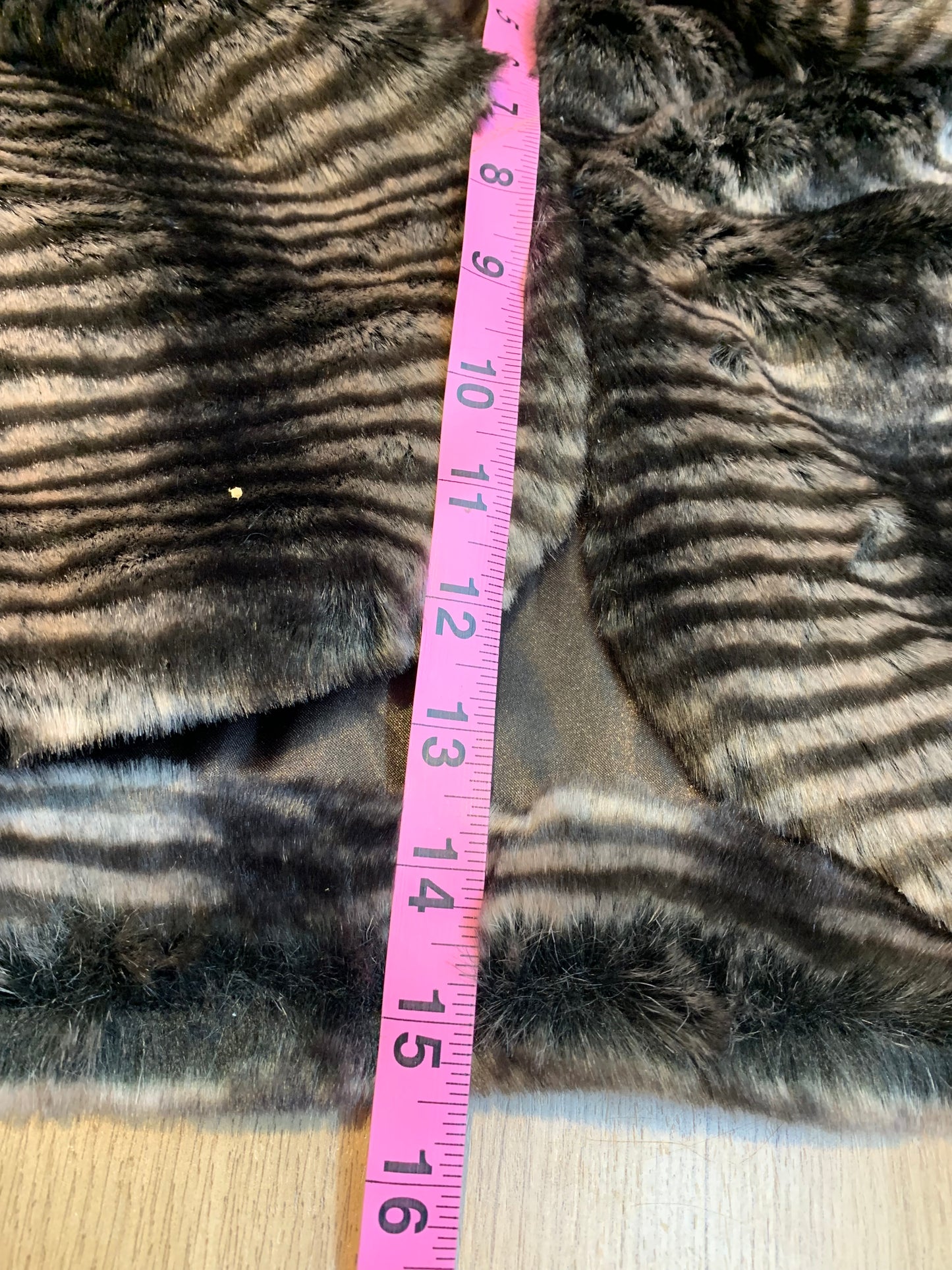 Mercer & Madison Faux Fur Cropped Vest Grey/Black - Size Small