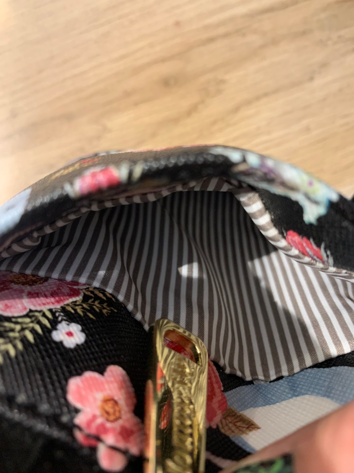 Alison In Wonderland Lounge Fly Back Pack