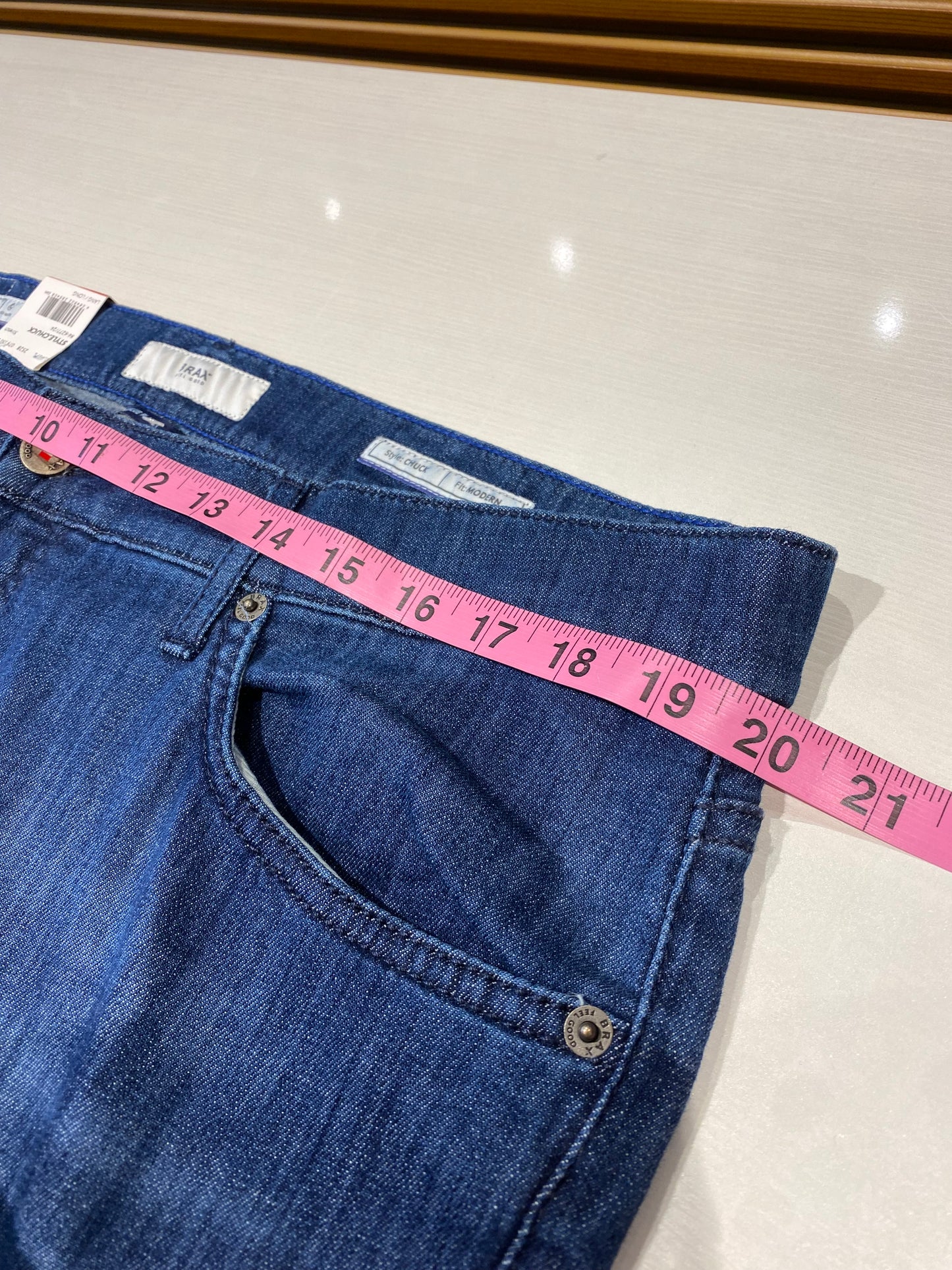 Brax Feel Good Chuck Modern High-Flex Light Fit Jeans - Size 40 × 36
