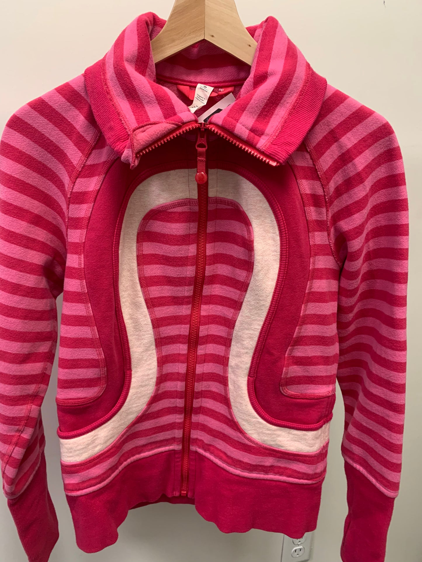 Lululemon Vintage Scuba Jacket Stripes Pink - Size 6
