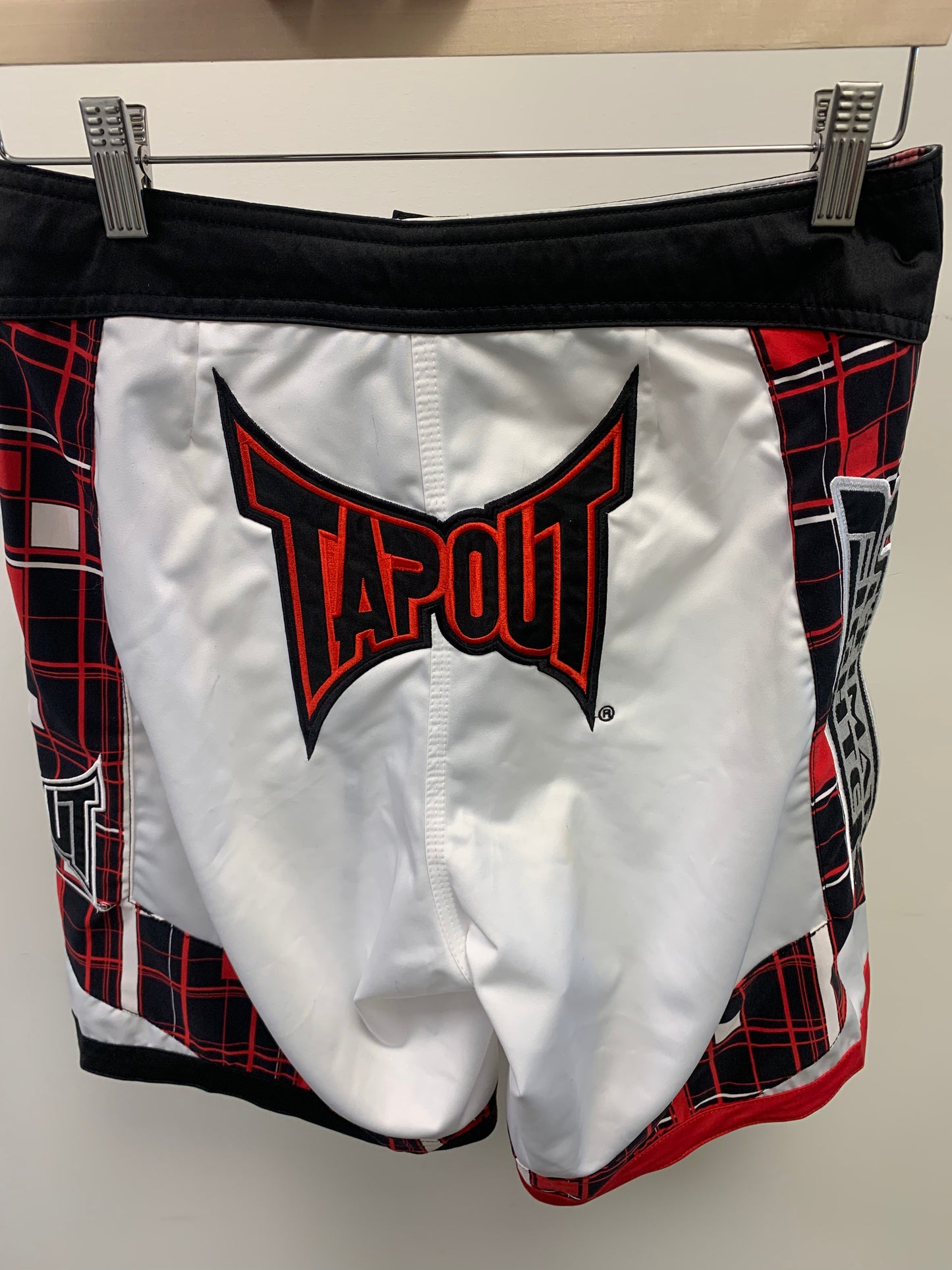 Tap Out MMA Ultimate Fighter Shorts White/Red - Men's Size Small