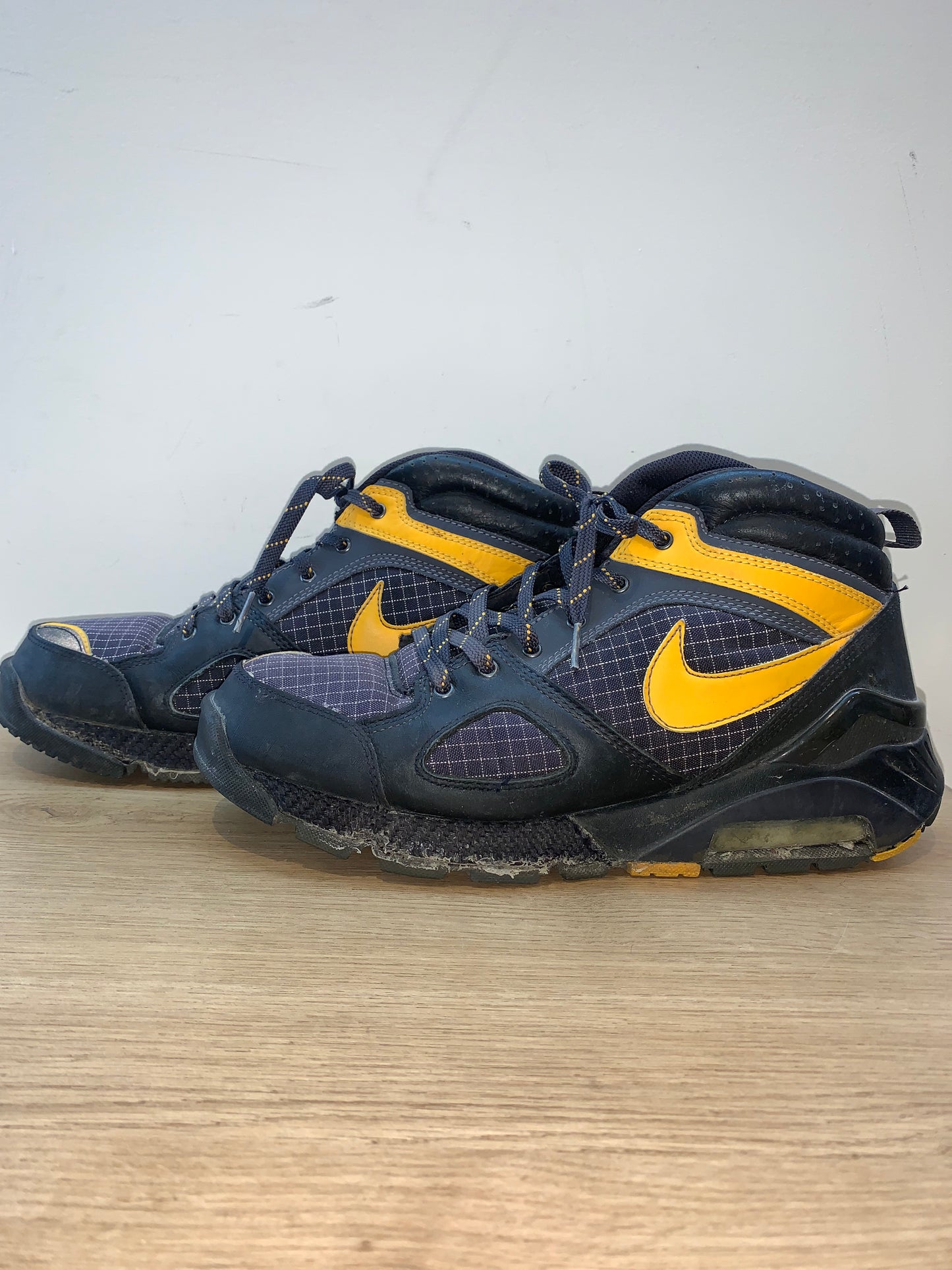 Nike ACG Boots Shoes Vintage Yellow/Black - Men’s Shoe Size 10.5