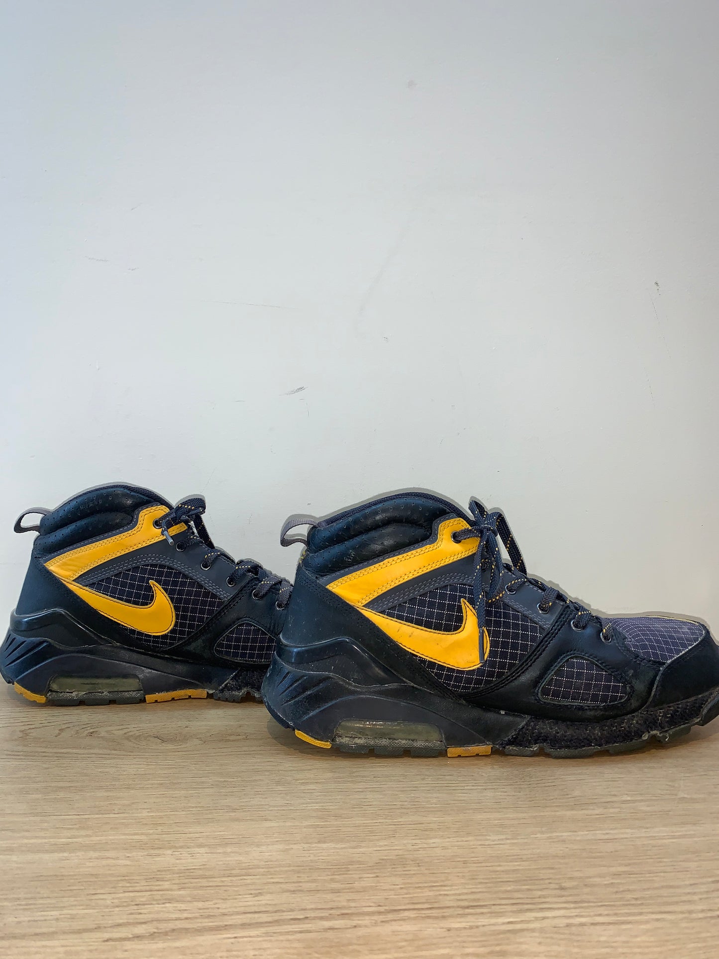Nike ACG Boots Shoes Vintage Yellow/Black - Men’s Shoe Size 10.5