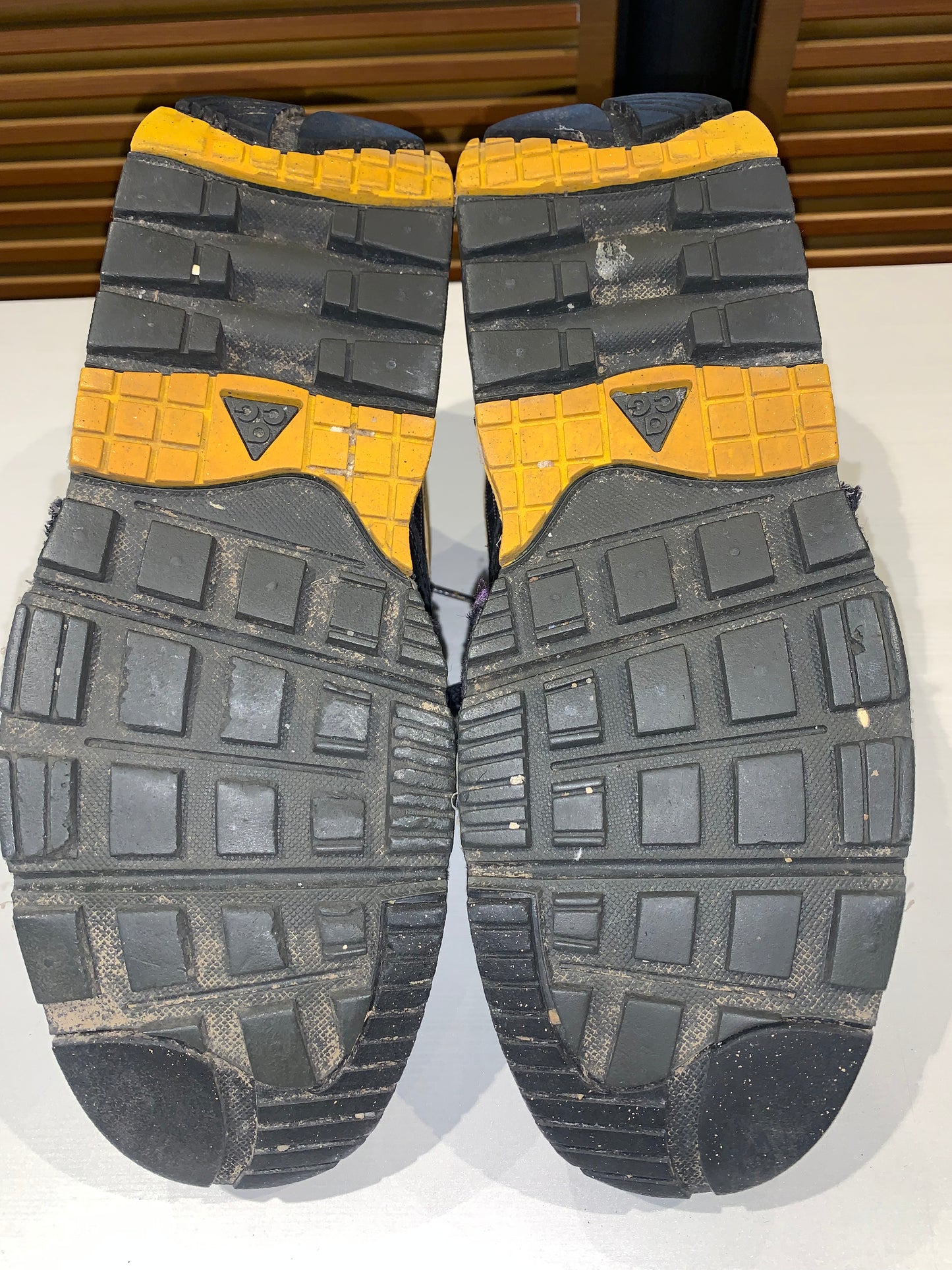 Nike ACG Boots Shoes Vintage Yellow/Black - Men’s Shoe Size 10.5
