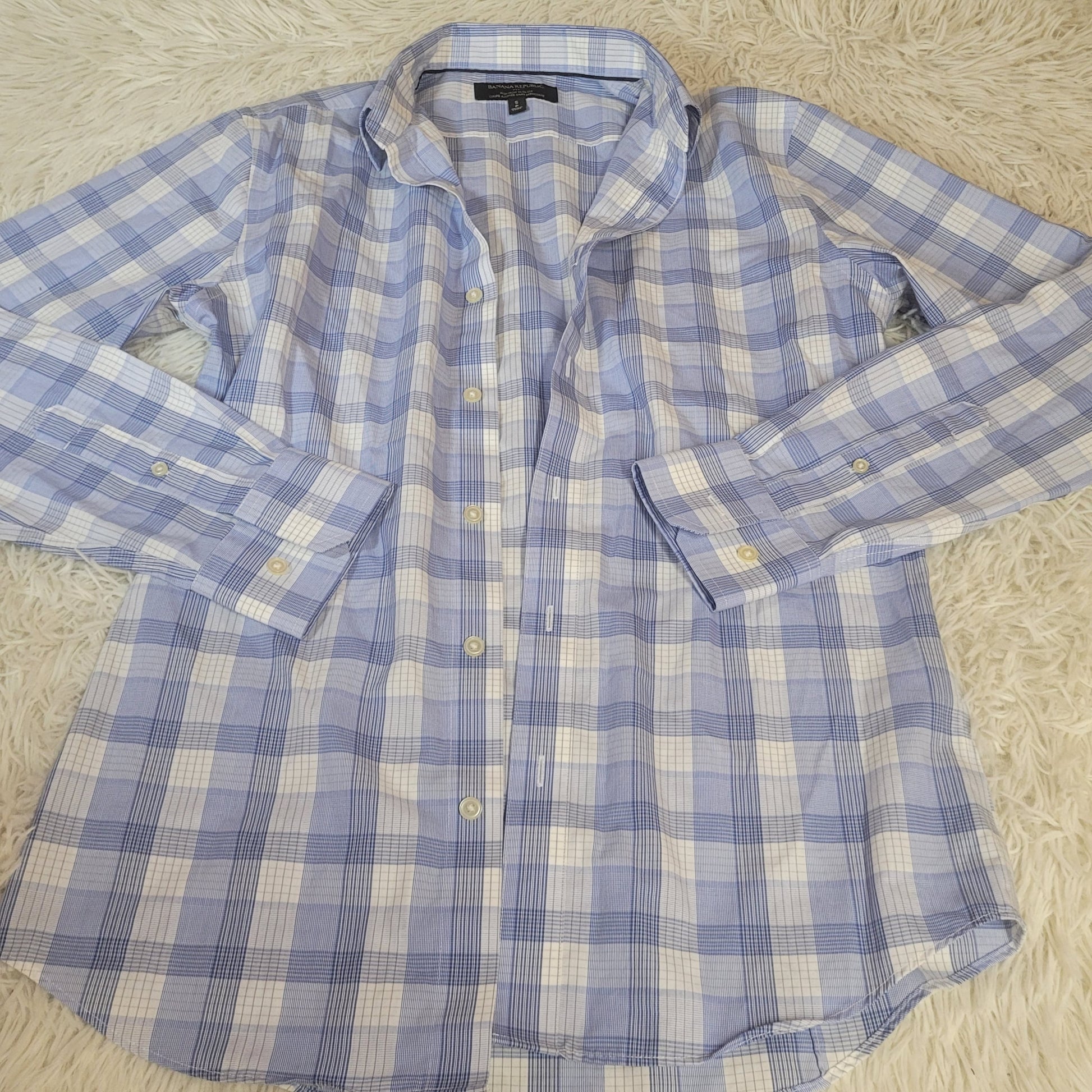 Banana Republic Slim Fit Dress Shirt - Small PoppinTags Banana Republic Slim Fit Dress Shirt - Small PoppinTags